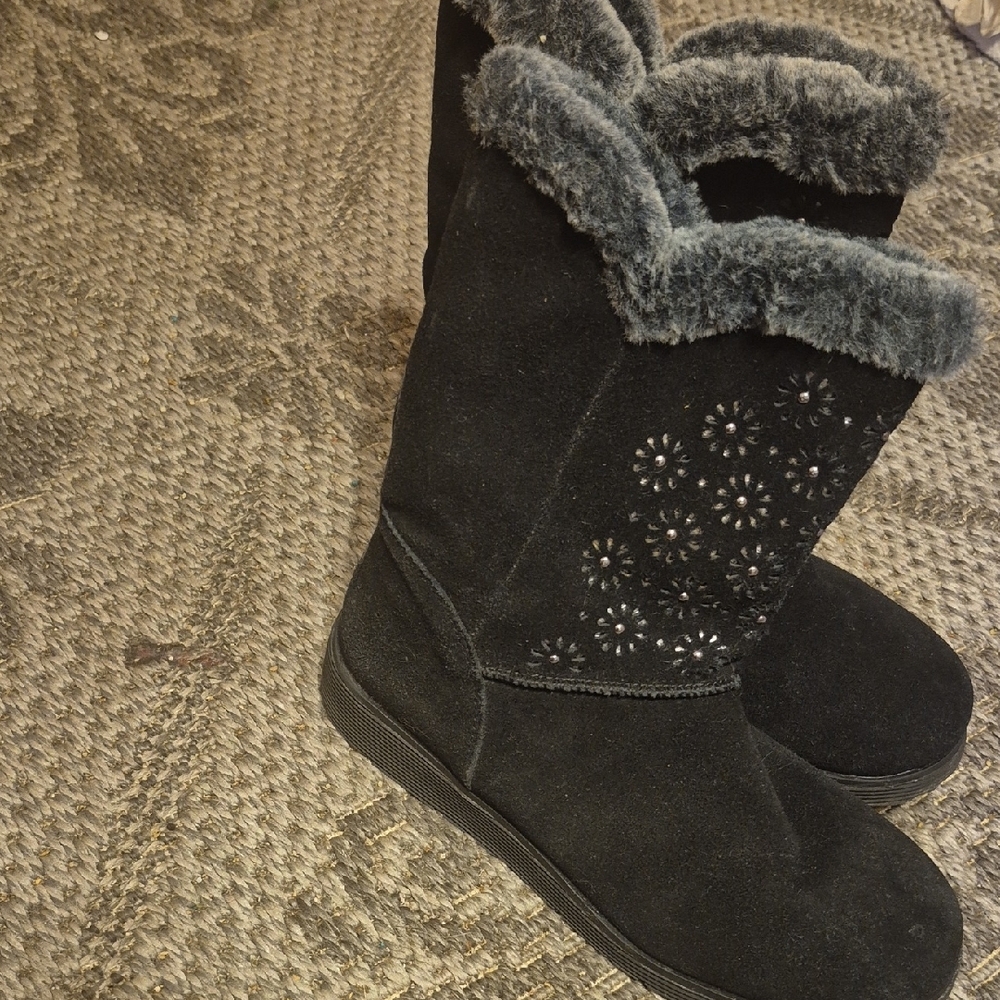 Sketchers Black Winter Boots with Floral Design
